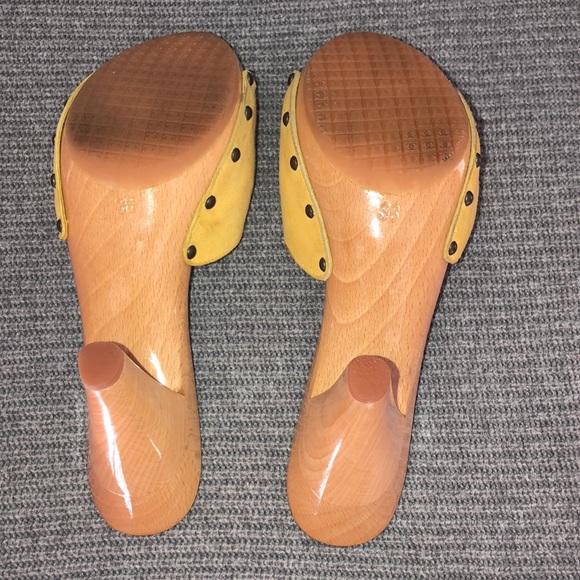 !SOLD! CHANEL Vintage Mules Yellow Suede - Picture 8 of 8